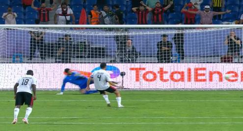 اتحاد العاصمة يتقدم بهدف على الأهلي من ركلة جزاء